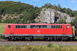 111 076 mit dem RB 16 in Richtung Treuchtlingen am 8 August 2026 zwischen Breitenfurt und Dollnstein.