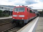 Eine Br 111 mit einem Regionalzug wartet in Heildelberg darauf, in Richtung Frankfurt/Main fahren zu drfen.