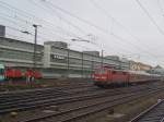 Eine BR 111 mit einer RB am 09.12.2007 bei der Ausfahrt aus Regensburg HBF.