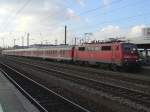 Eine BR 111 am 31.10.2007 bei der Einfahrt mit einer Regionalbahn nach Salzburg in Mnchen Ost.