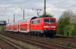 111 118 durchfhrt mit einemRE Rheinhausen Ost in Richtung Duisburg. 18.04.2004