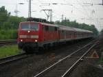 BR 111 156-6 mit RE 3,von Dsseldorf Hbf.,ber Oberhausen Hbf.,  Gelsenkirchen Hbf.,Wanne Eickel Hbf.,Herne Bf., Castrop Rauxel Bf.,Dortmund Hbf.,nach Hamm (Westf) Hbf.Diese Leistung fhrt Montags bis