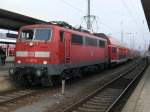 Br 111 057-6 mit einem Nahverkehrszug am 5.11.2008 in Nrnberg Hbf