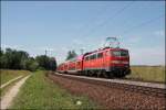 111 017 (9180 6 111 017-0 D-DB) ist, abgesehen von einem Dreijhrigen Gastspiel in Dortmund, in Mnchen zuhause. Am 10.07.2008 schiebt sie den RE 30028  Mnchen-Salzburg-Express  nach Mnchen Hbf.