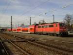 Die 111 035 mit dem RE nach Salzburg am 05.02.2008 bei der Ausfahrt aus Rosenheim.