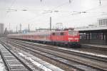 111 028-7 mit RE 30051 Mnchen Hbf - Salzburg Hbf am 08.02.2009 am Ostbahnhof Mnchen
