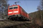 Standortwechsel: 111 111 (9180 6111 111-1 D-DB) schiebt den RE4 (RE 10413)  WUPPER-Express  nach Dortmund Hbf und legt sich vor Witten in die Kurve. (20.03.2009)
