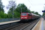 Am 09.05.09 fhrt die 111 193-9 als RE 4111 nach Frankfurt/M Hbf durch den Haltepunkt Gieen-Oswaldsgarten.Nchster Halt ist Gieen Hbf!!! Schnen Gru an den netten grenden Triebfahrzeugfhrer!!!!!