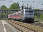 Lok 111 027 mit Werbung fr die 850-Jahr-Feier der Stadt Mnchen trifft mit einer Regionalbahn aus Mnchen am 25.4.2009 in Freilassing ein.