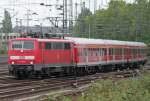 Der RE13 von Venlo nach Hamm wird von 111 112-9 in den Dsseldorfer HBF gezogen, aufgenommen am 04.09.2009