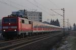111 195 mit RE von Mannheim Hbf nach Frankfurt(Main)Hbf.Am 07.01.10 in Lampertheim.