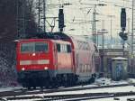 Am 06.01.2010 zieht 111 124-4 um 12.38 Uhr den RE4 (Wupper-Express) aus dem Bahnhof Aachen West Richtung Aachen Hbf.