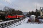 Der RE4 nach Aachen, gezogen von 111 013-9, durchfhrt Wuppertal-Sonnborn.