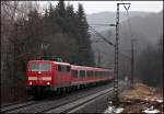 111 185 (9180 6111 185-5 D-DB) und 111 186, am Zugschluss, ist mit einem RE nach Frankfurt(Main)Hbf unterwegs.