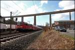 111 093 (9180 6111 093-1 D-DB) wird in wenigen Minuten mit ihrem RE9  Rhein-SIEG-Express , Aachen Hbf - Gieen, den Bahnhof von Siegen erreichen. (31.03.2010)