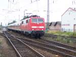 Br 111 098 fhrt mit RB in Weinheim(Bergstr)ein am 19.7.2005 