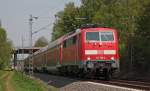 111 153-3 mit dem RE10418 aus Dortmund nach Aachem am Km 26.0 zwischen Geilenkirchen und bach-Palenberg, 28.4.10