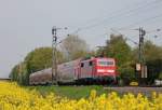 RE10425 mit Schublok 111 147-5 nach Dortmund am Km 25.6 kurz vor dem Bahnhof Geilenkirchen, 28.4.10