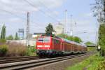 Sonntag, 16. Mai 2010: RE 4417 wird ausnahmsweise von einer 111 Ri. Hannover Hbf gezogen, hier kurz vor der Einfahrt Nienburg/Weser.