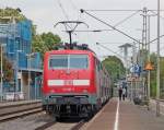 111 151-7 steht mit dem RE10425 aus Aachen nach Dortmund abfahrtsbereit in Geilenkirchen an Gleis 2, 16.5.10