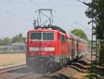 111 125 hinterlsst eine ziemliche Staub/Sandwolke als sie mit dem RE10421 nach Dortmund vorbei kommt, Gru an den Tf, 22.5.10