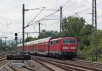 Die RE9 (4864) aus Siegen nach Aachen Hbf mit Schublok 111 150-9 bei der Ausfahrt in Dren Hbf, 13.6.10