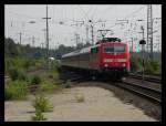 111 129 mit RB35-Verstrker nach Wesel bei der Einfahrt in Duisburg Hbf, 24.6.2010