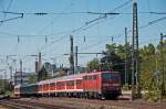 111 037 am 01.08.2010 mit RE von Salzburg Hbf kommend bei Mnchen Heimeranplatz.