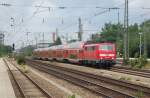 111 159-0 mit RE 30017 Mnchen Hbf-Salzburg Hbf, am 30.07.2010 durch Mnchen-Heimeranplatz