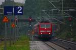 111 122-8 mit dem RE10414 aus Dortmund nach Aachen wenig Versptet bei der Einfahrt in Lindern, 15.8.10