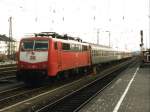 111 138-4 mit Silberlinge auf Mnster Hauptbahnhof am 21-4-2001.