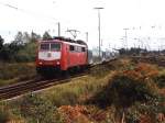 111 144-2 mit RE 10025 Aachen-Bielefeld auf Duisburg Hauptbahnhof am 14-08-1999.