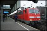 111 112 steht mit einer RB35 in Dsseldorf Hbf