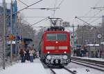 111 111 mit dem RE10416 nach Aachen bei der Einfahrt in Geilenkirchen, 17.12.10