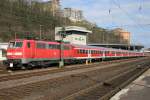 Die 111 115-2 steht mit einem RE aus Frankfurt abgestellt in Koblenz HBF am 06.03.2011