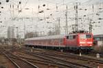 111 158-2 mit einem RE4 Verstrker bei der Einfahrt in den Mnchengladbacher Hbf am 11.03.2011