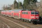Die 111 152-5 zieht den gedrehten RE1 von Paderborn nach Aachen durch Angermund am 20.03.2011