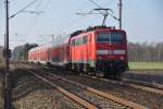 RHEINE (Kreis Steinfurt), 29.03.2011, 111 132-7 als RE 15 nach Emden Hbf kurz nach Durchfahrt durch den Bahnhof Rheine-Mesum