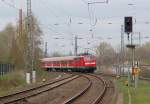 Am spten Nachmittag des 1.April 2011 schiebt die 111 111-1 einen aus N-Wagen bestehende Zug in den eingleisigen Abschnitt der KBS 465 zwischen Rheydt-Odenkirchen und Rheydt Hbf.