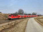 Die 111 200 am 05.03.2011 mit einem RE nach Nrnberg unterwegs bei Plling. 