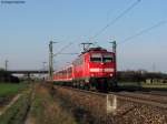 Die 111 072-5 zieht die RB 38861 von Mannheim nach Karlsruhe. Aufgenommen bei Graben-Neudorf.