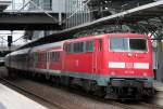 Die 111 156 schiebt ihren RB35 Verstrker von Dsseldorf nach Emmerich in Dsseldorf Flughafen ein am 16.07.2011 