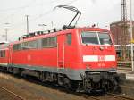 DB 111 156 mit einer N-Wagen Garnitur in Oberhausen Hbf am 28.7.2011