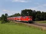 Die 111 053 mit einem RE nach Salzburg am 14.08.2011 unterwegs bei Hilperting.