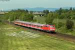 Die 111 072-5 mit der RB 38855 (Mannheim-Karlsruhe) bei Neuluheim. Der Zug hatte etwa 5 Minuten Versptung. Auf dieser Strecke ist das durchaus normal fr die 111. Denn der Fahrplan auf der KBS 700 ist eigentlich fr den ET 425 geschrieben. Aufgenommen am 01.09.2011.