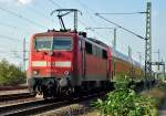 111 015-4 schiebt und 093-1 zieht den RE9 mit 5 Dostos nach Aachen Hbf bei Porz-Lind 21.10.2011