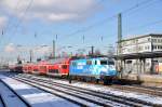 111 017 mit Werbung fr das Bahnland Bayern ist mit RE 79021 nach Salzburg unterwegs.Aufnahme entstand in Mnchen-Heimeranplatz am 25.1.2012