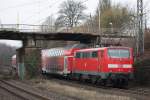 Die 111 117 schob am 11.3.12 einen RE durch Wuppertal-Sonnborn.