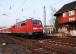  111 124-4 bei der Einfahrt in Rheydt Hbf.