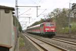 Hier fuhr mir 111 195-4 im Bahnhof von Dreieich-Buchschlaf vor die Linse, mit einer RB nach Frankfurt am Main HBF. Aufgenommen am 16.04.2012.